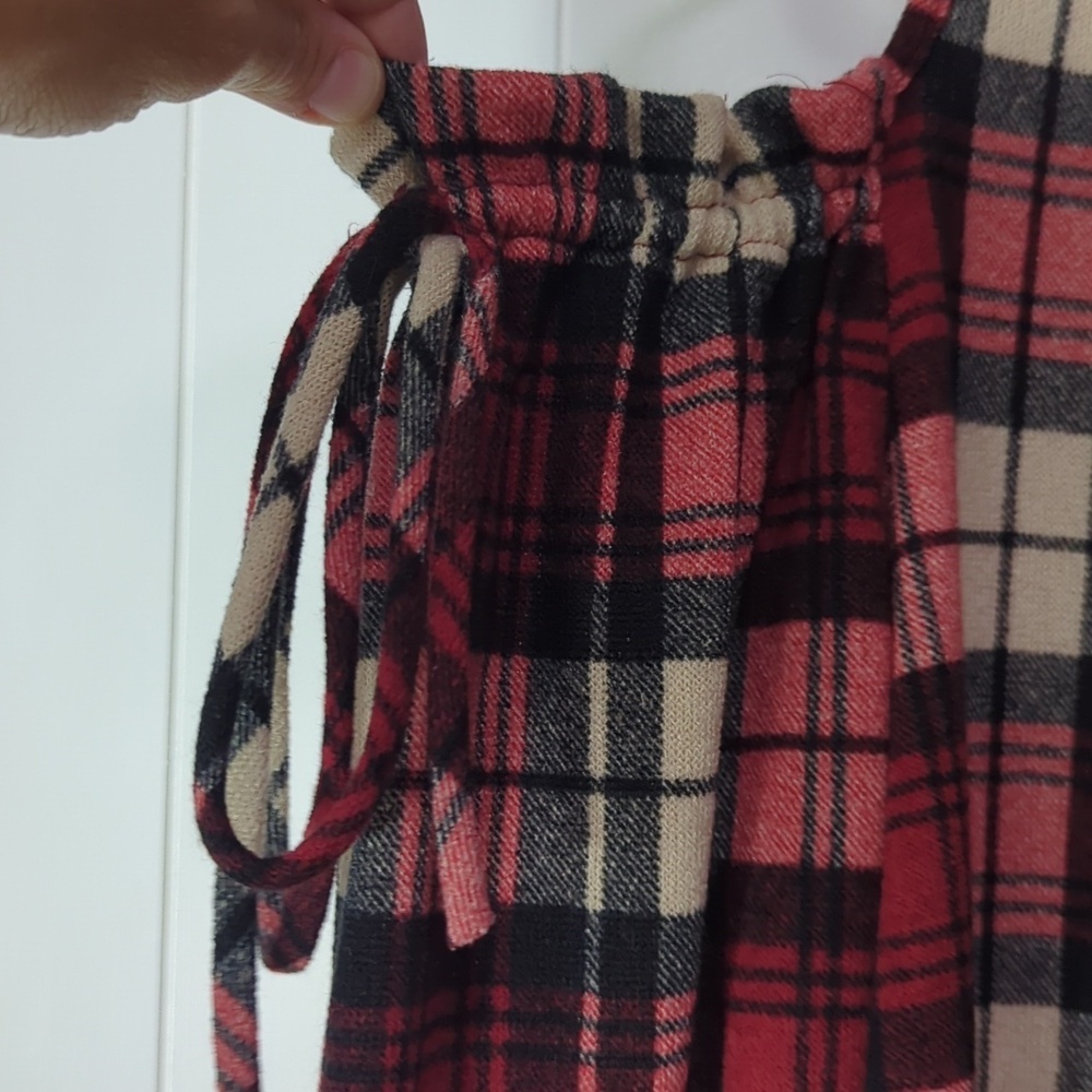 ❤️5/$25 Coco And Main Plaid Sleeveless Top - Red and Black - Picture 2 of 4